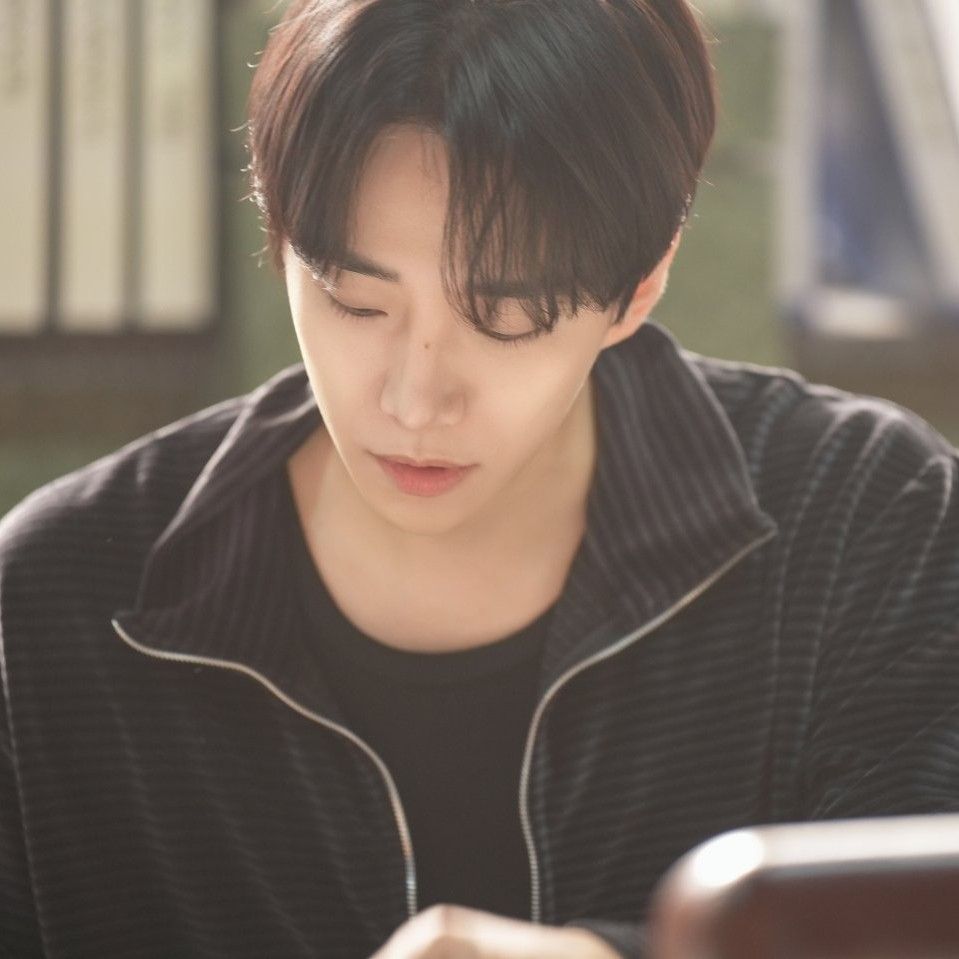 Recent activity shot of Lee Junho