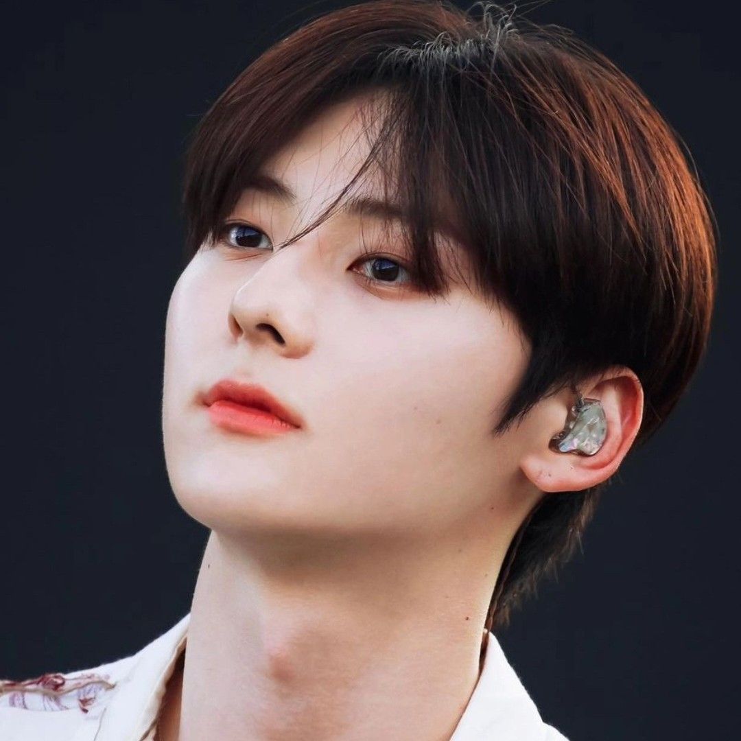 A moment captured by a fan of Hwang Minhyun