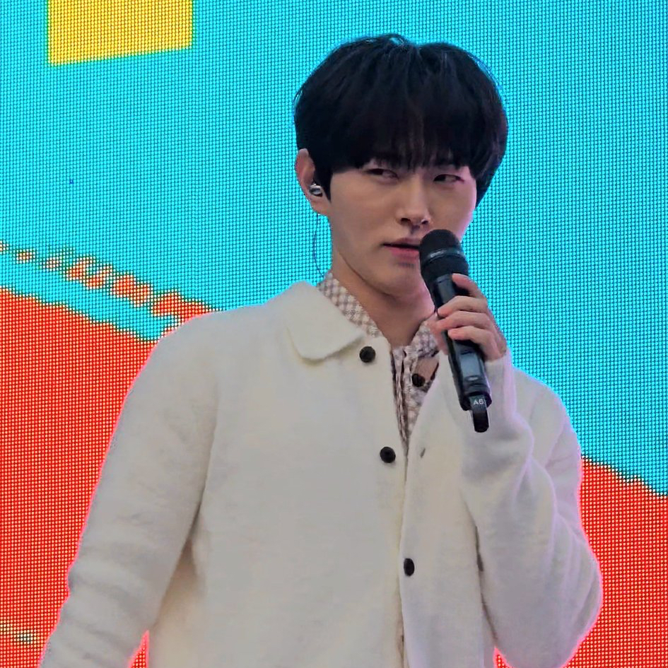 Recent activity shot of Lee Byeongchan