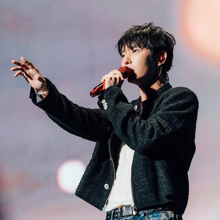 A moment captured by a fan of Lee Joongi