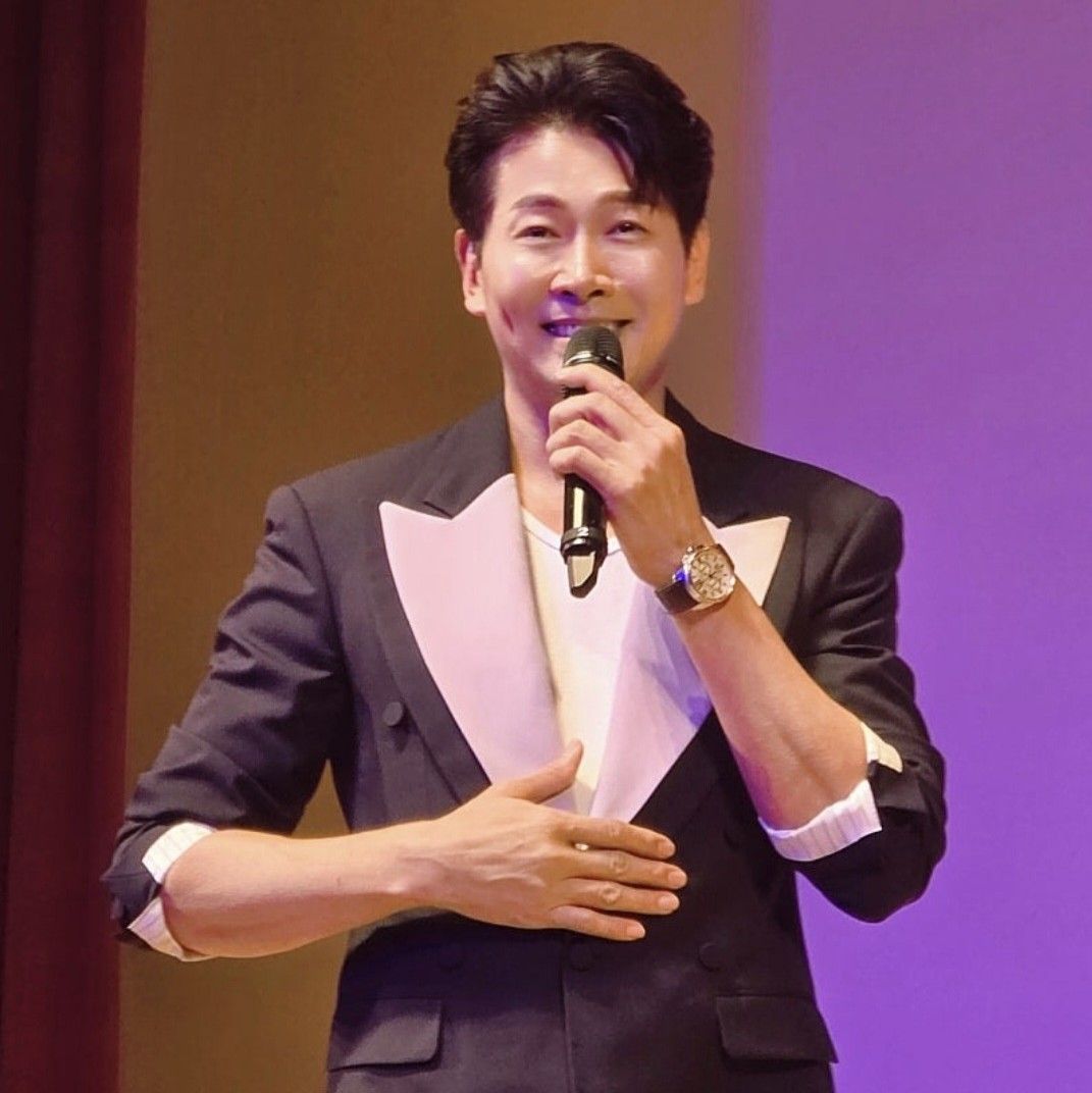 Behind-the-scenes cut of Kim Yongpil