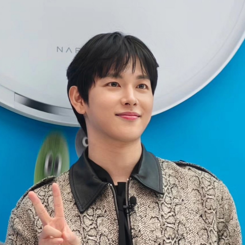 Behind-the-scenes cut of Lim Siwan