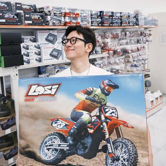 Behind-the-scenes cut of Ji Changwook