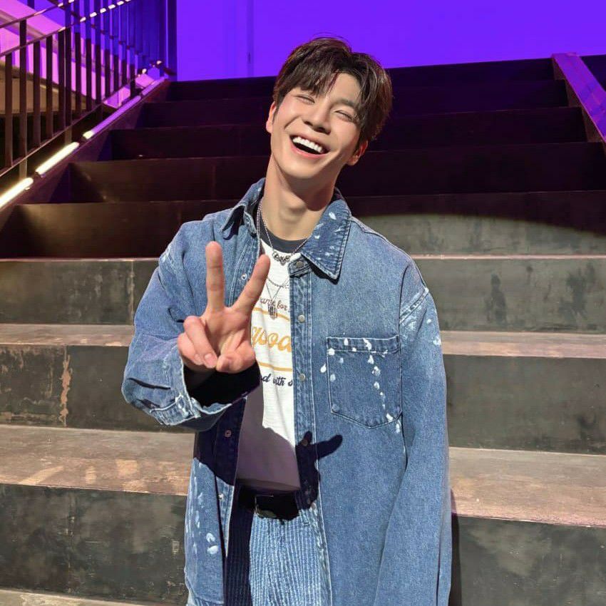 Behind-the-scenes cut of Jeong Dongwon