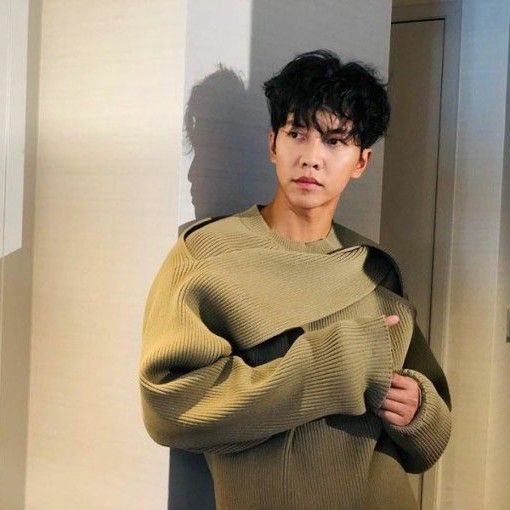 Foto kegiatan terbaru dari Lee Seunggi