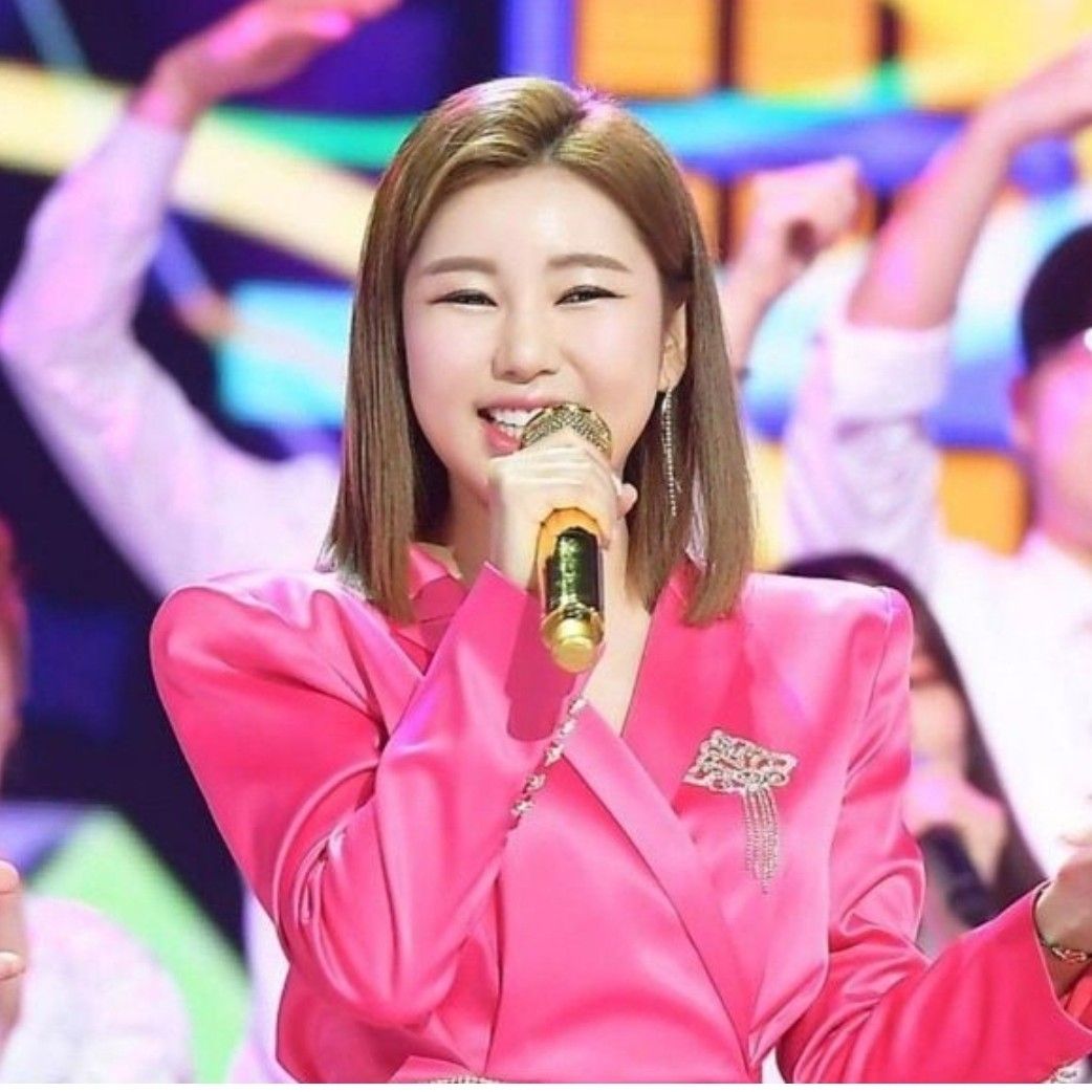 Behind-the-scenes cut of Song Gain