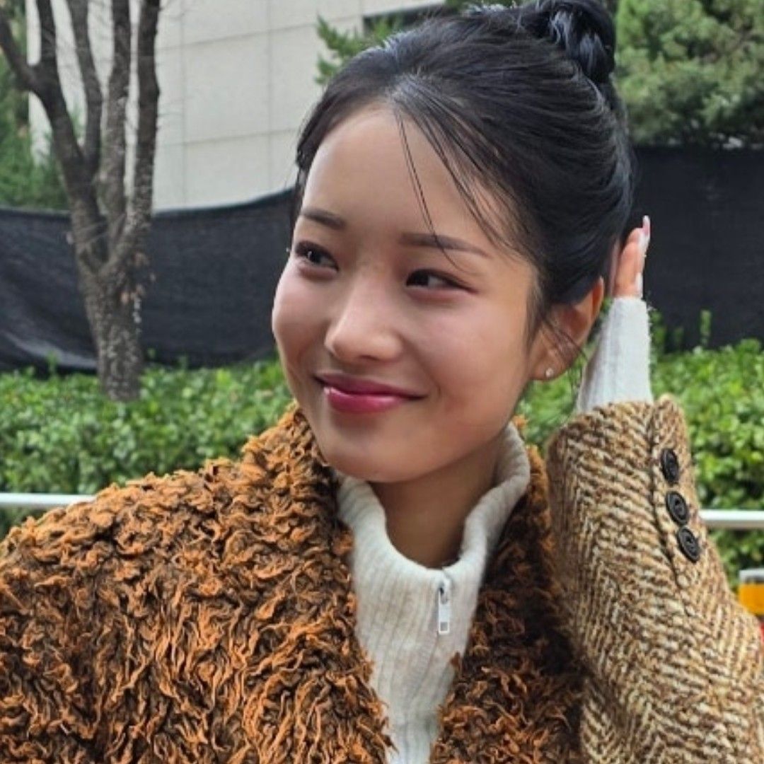 Behind-the-scenes cut of Kim Soyeon (2004)