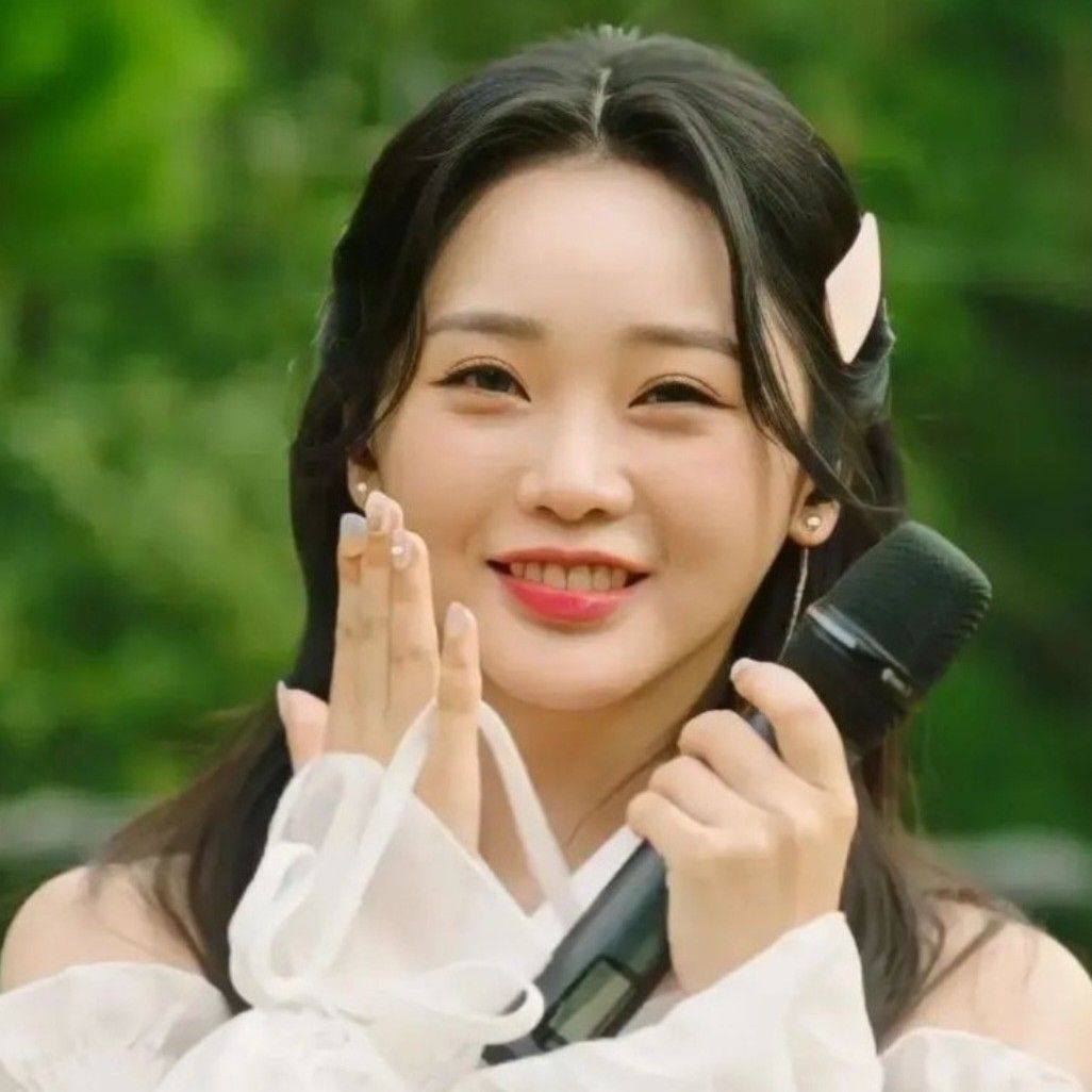 Behind-the-scenes cut of Hong Jiyoon