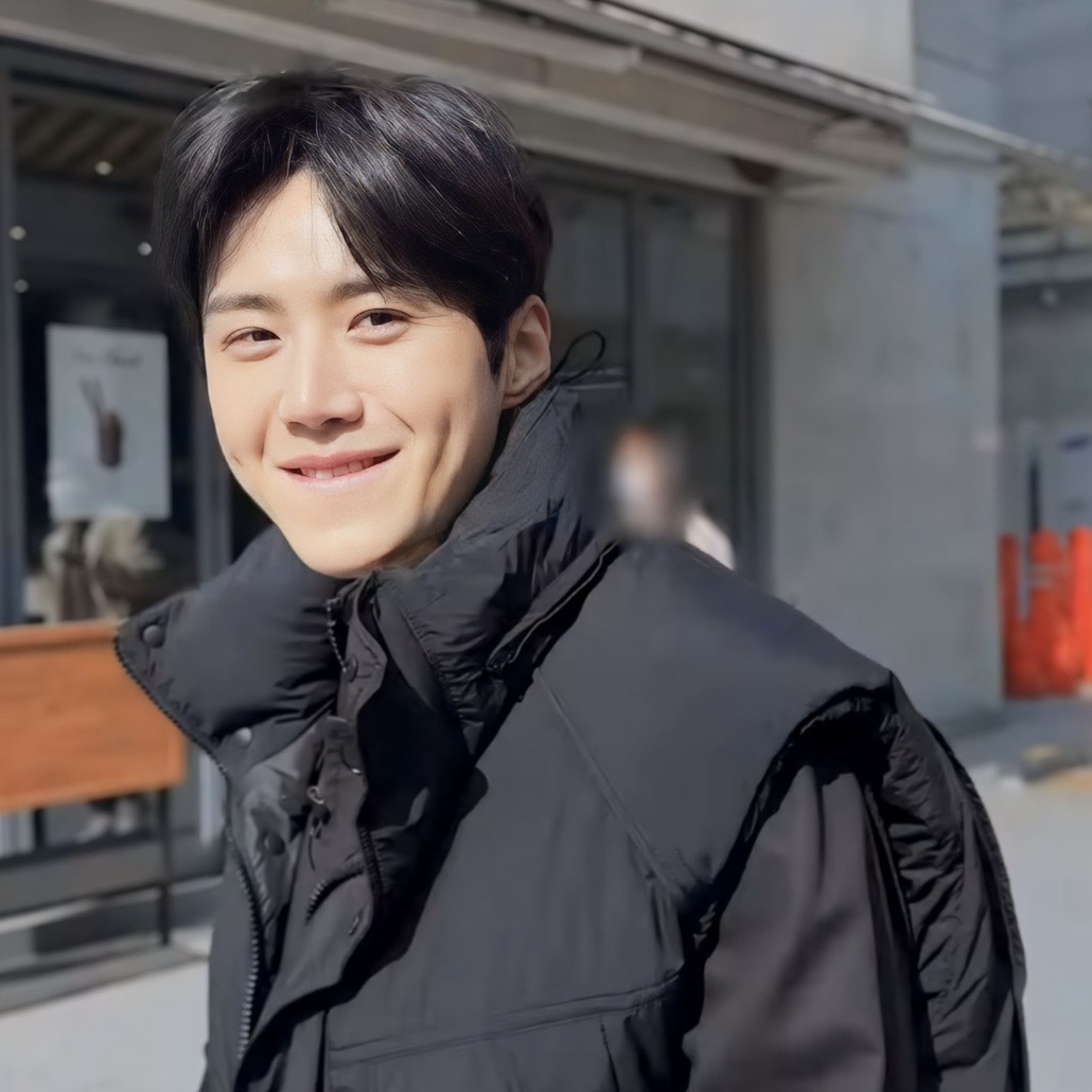 Foto kegiatan terbaru dari Kim Seonho