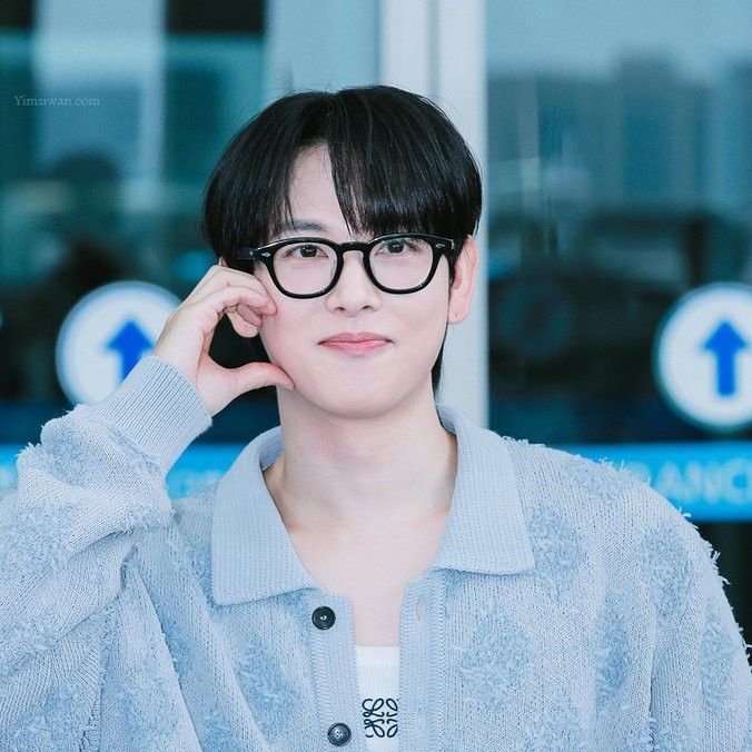 Behind-the-scenes cut of Lim Siwan