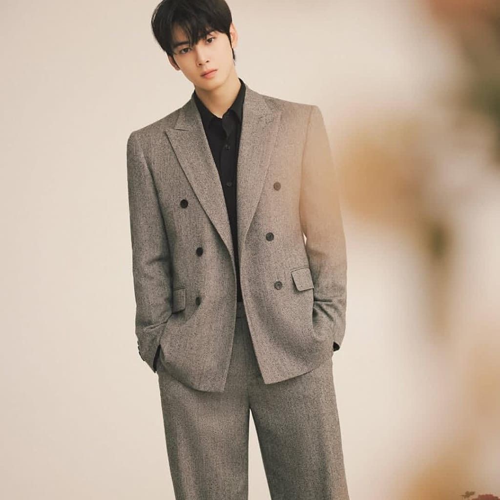 Recent activity shot of Cha Eunwoo