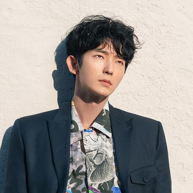 A moment captured by a fan of Lee Joongi