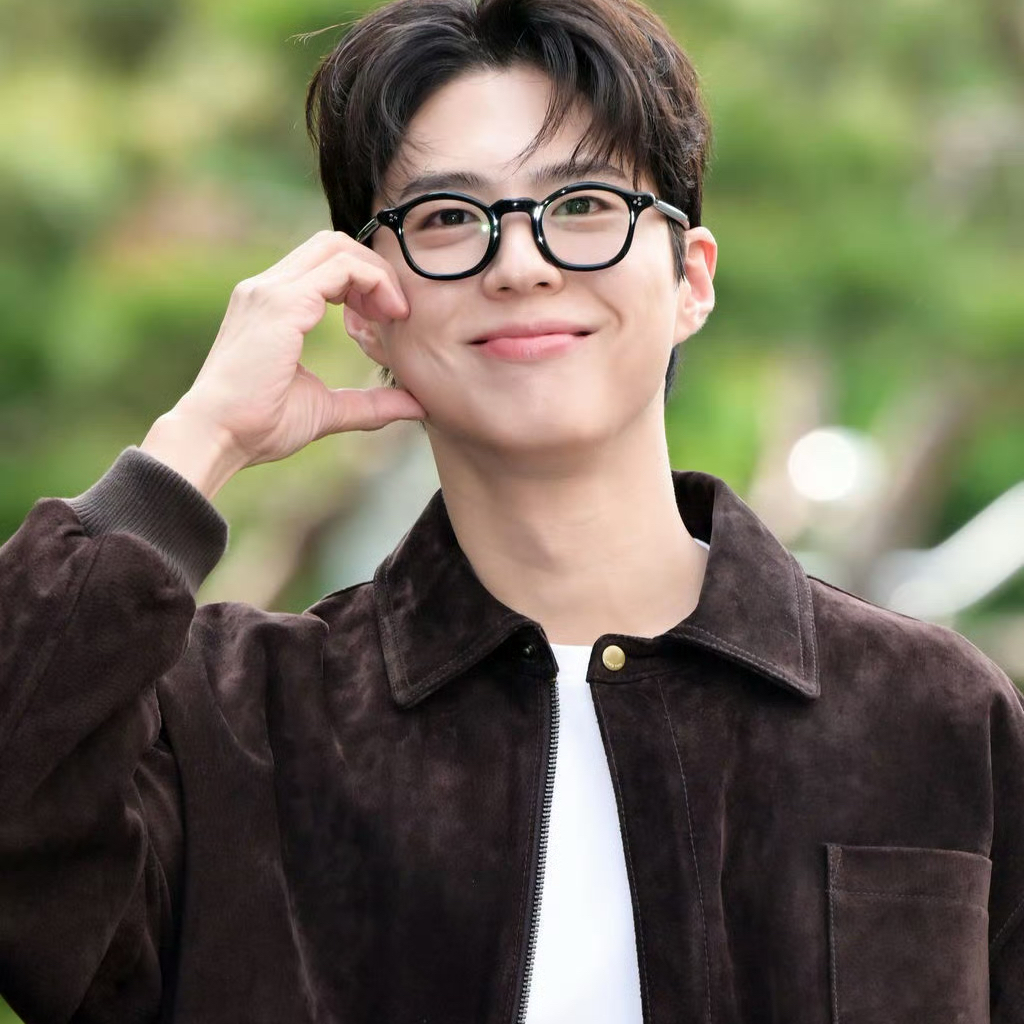 A moment captured by a fan of Park Bogum