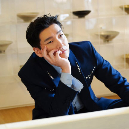 Behind-the-scenes cut of Cho Seungwoo 