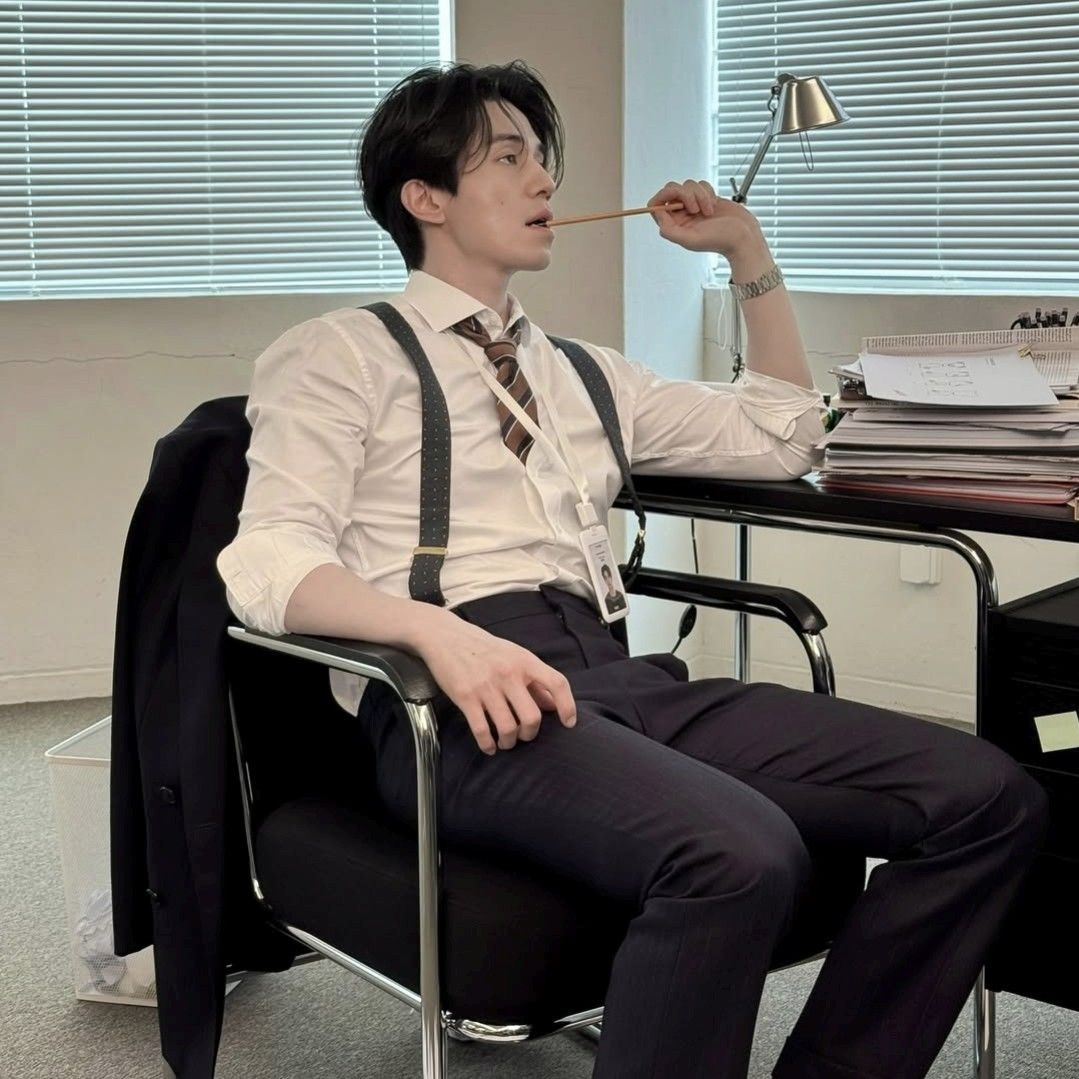 A moment captured by a fan of Lee Dongwook