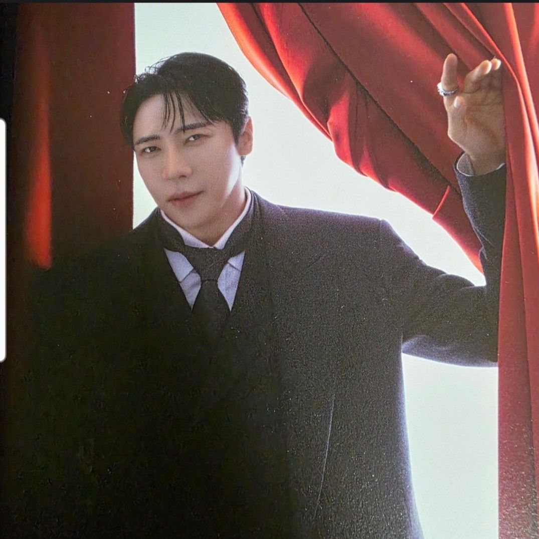 A moment captured by a fan of Enoch