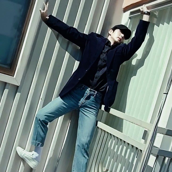 Behind-the-scenes cut of Lee Joongi