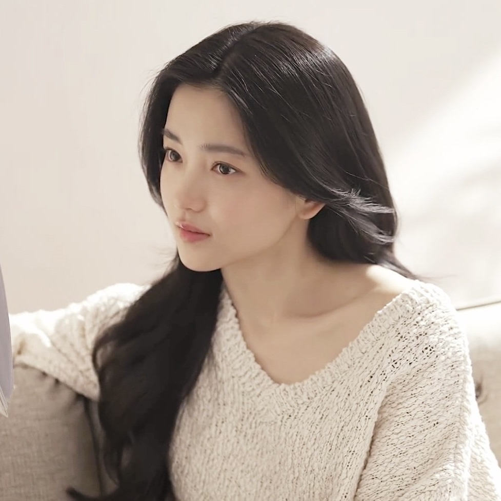 Behind-the-scenes cut of Kim Taeri