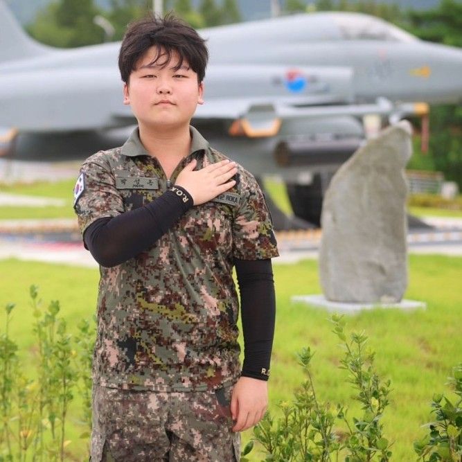 A moment captured by a fan of Park Sungon