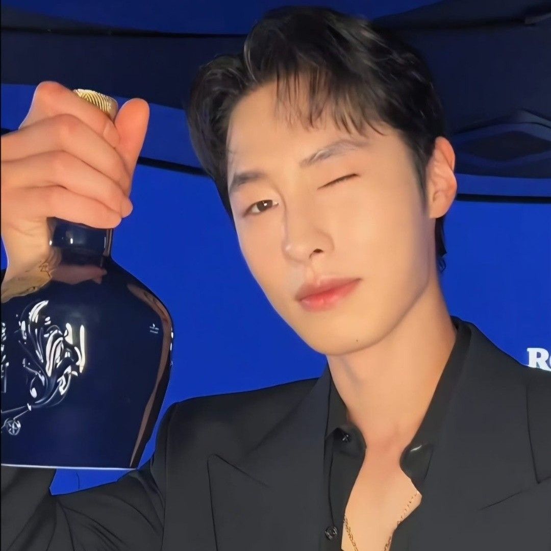 Recent activity shot of Lee Jaewook