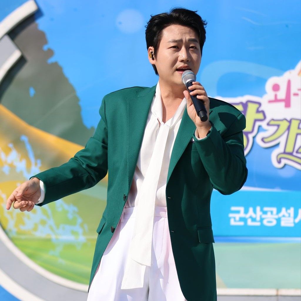 Behind-the-scenes cut of Min Soohyun