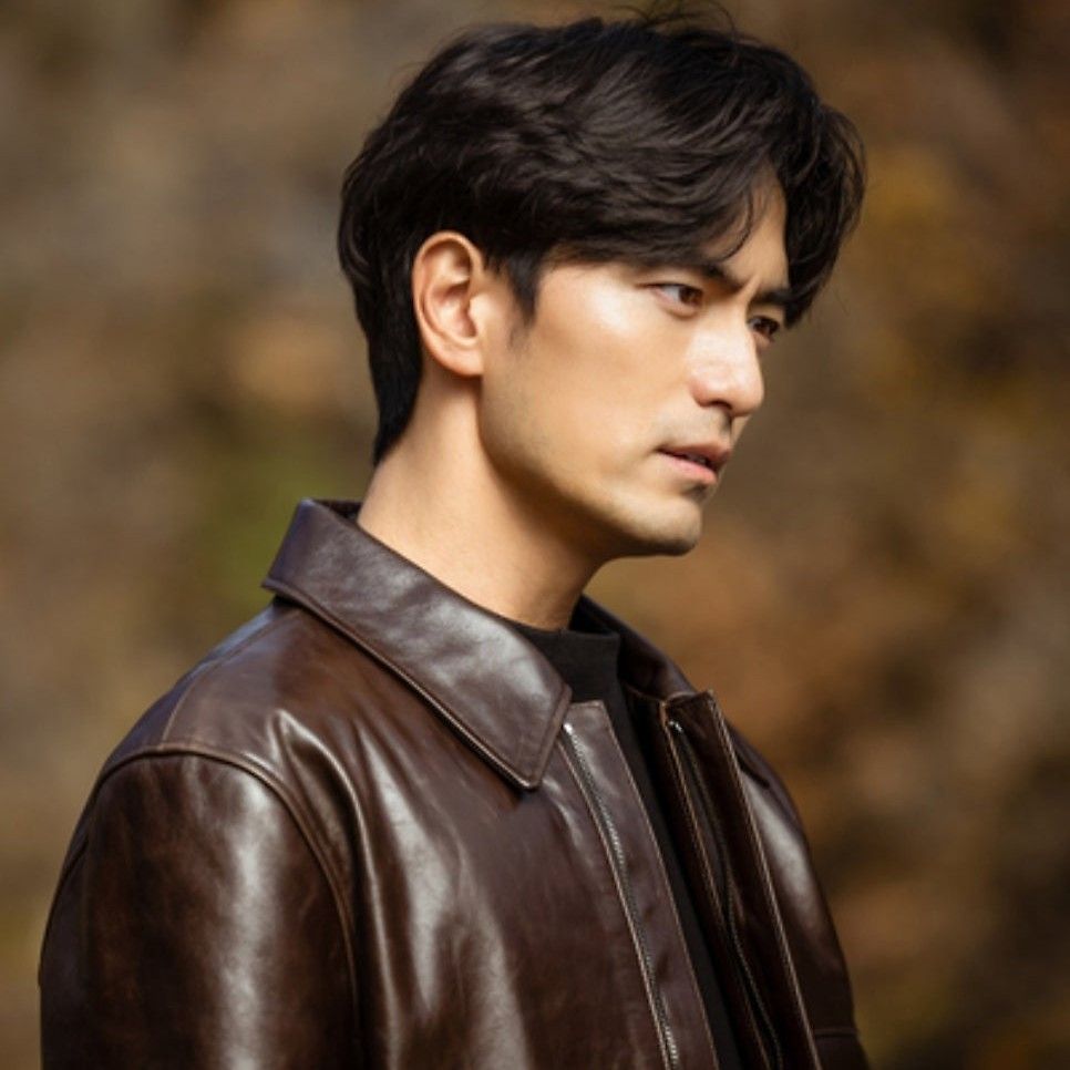 Behind-the-scenes cut of Lee Jinwook