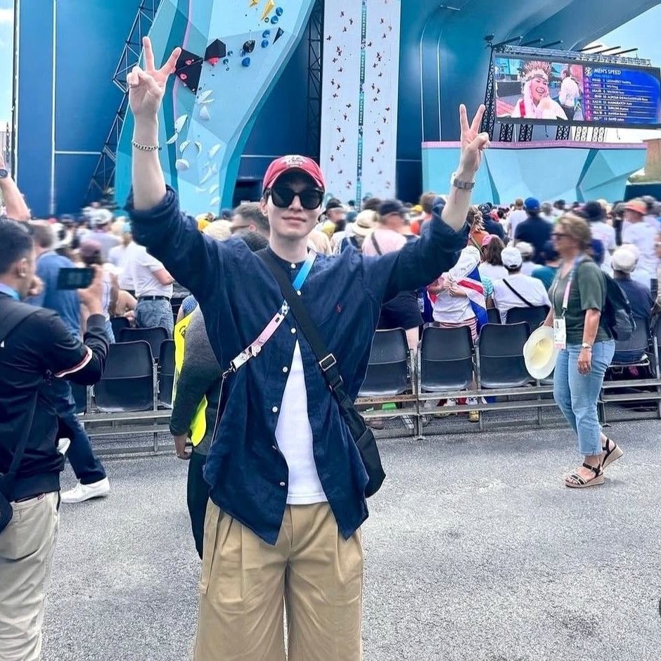 Recent activity shot of Lee Dongwook