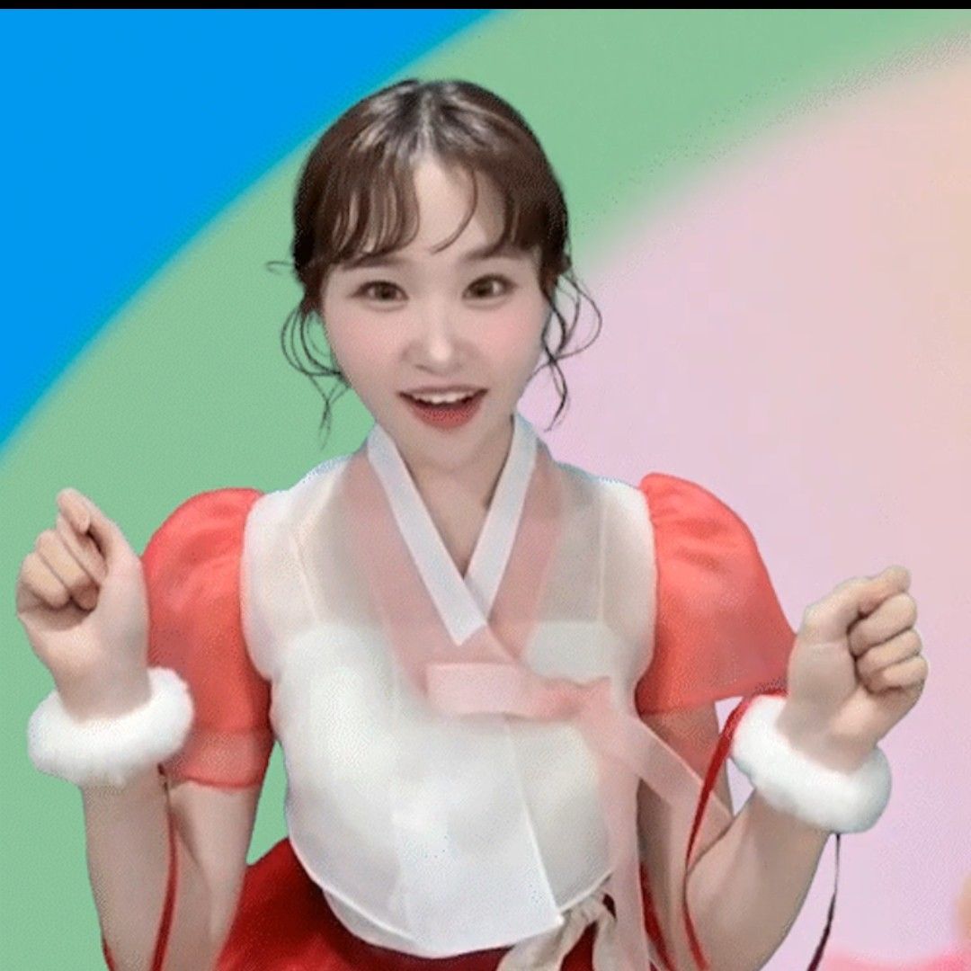 Behind-the-scenes cut of Kim Dahyun