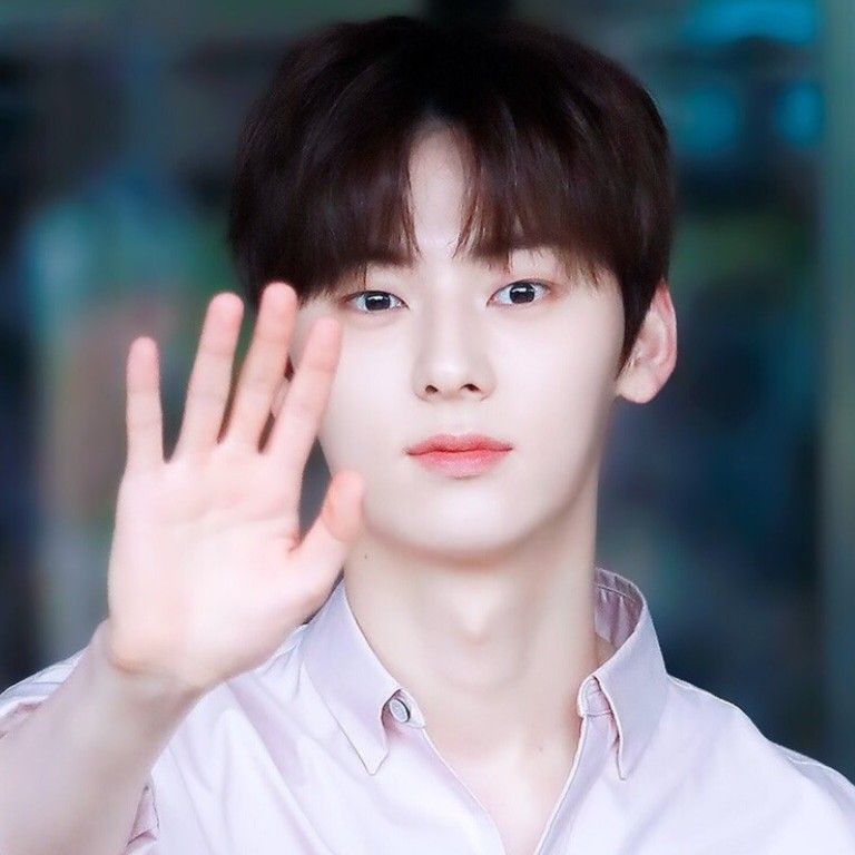 A moment captured by a fan of Hwang Minhyun