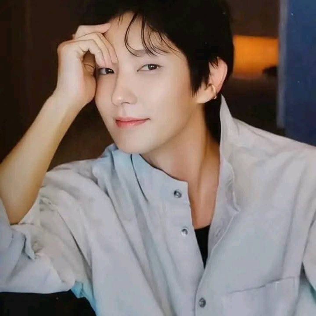 A moment captured by a fan of Lee Joongi