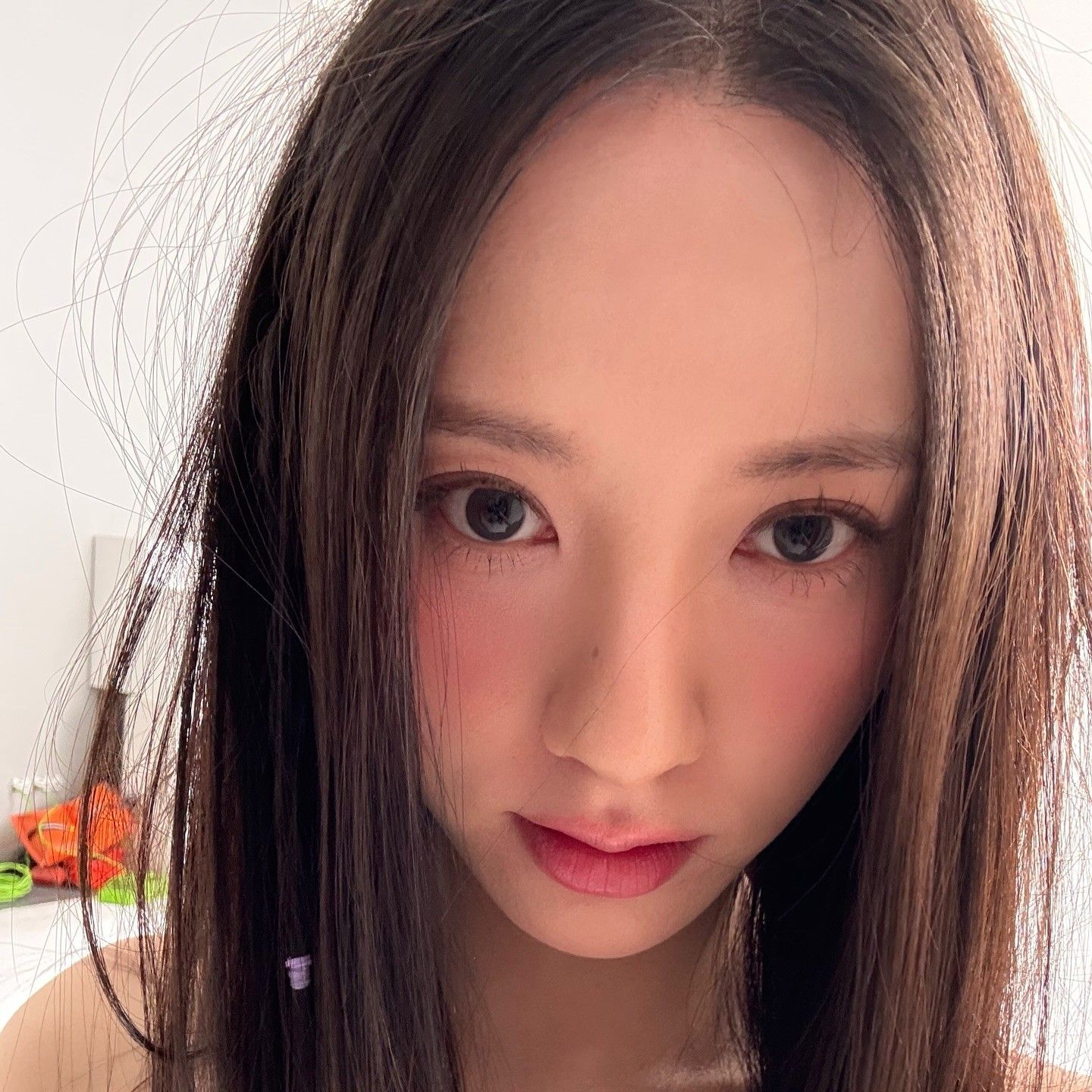 Behind-the-scenes cut of Bona