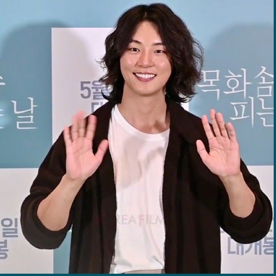 Latest photo of Yoon Shiyoon