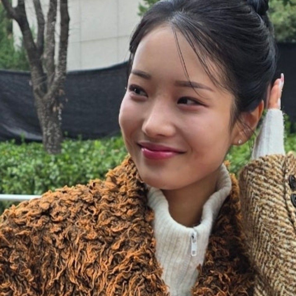 A moment captured by a fan of Kim Soyeon (2004)