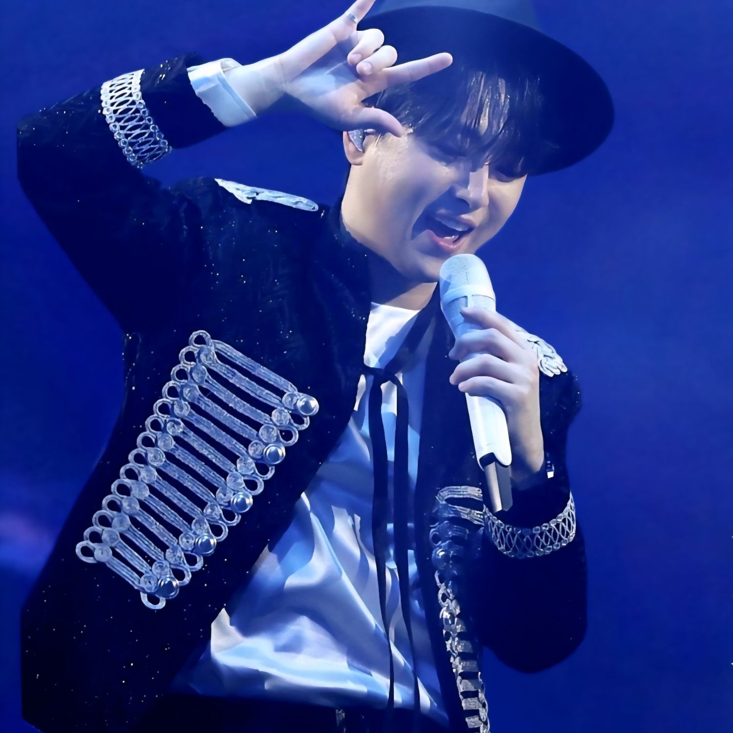 イ・チャンウォンのビハインドカット