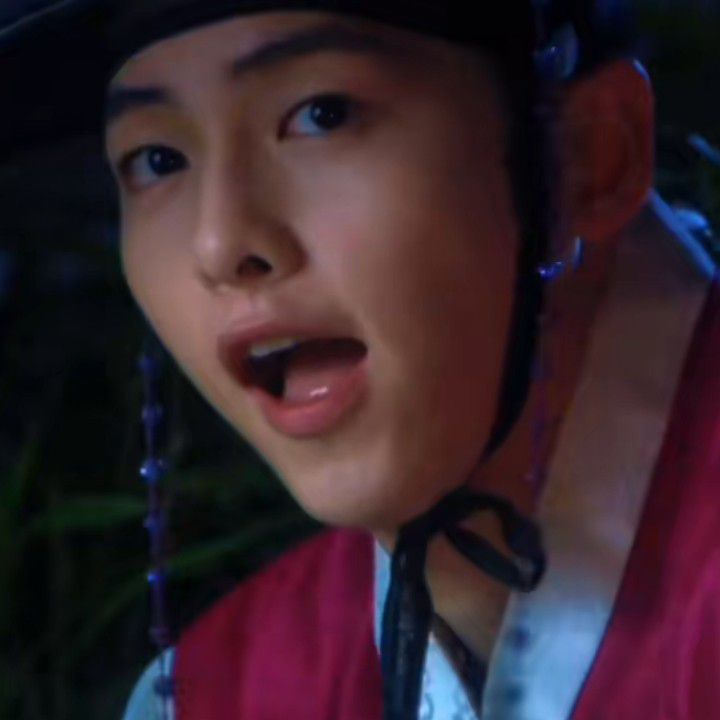 Momen yang diabadikan oleh penggemar Song Joongki