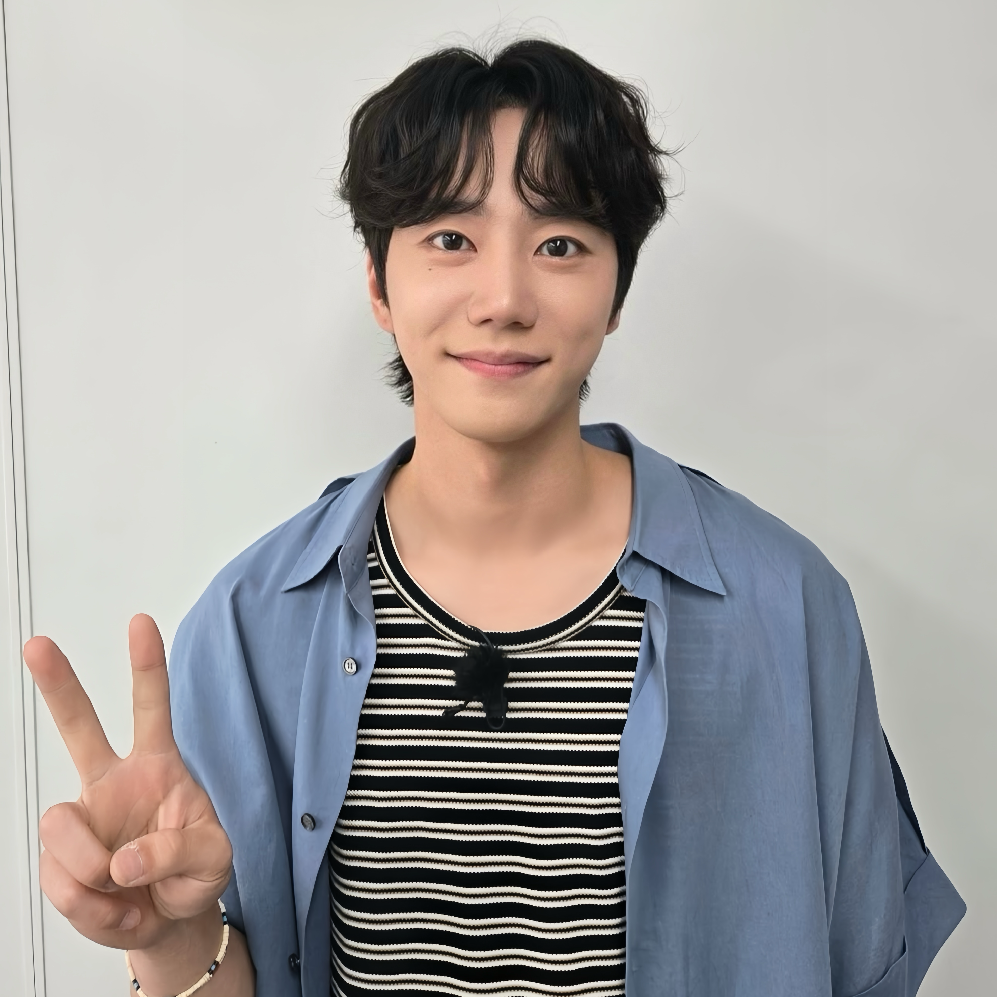 Behind-the-scenes cut of Lee Junyoung