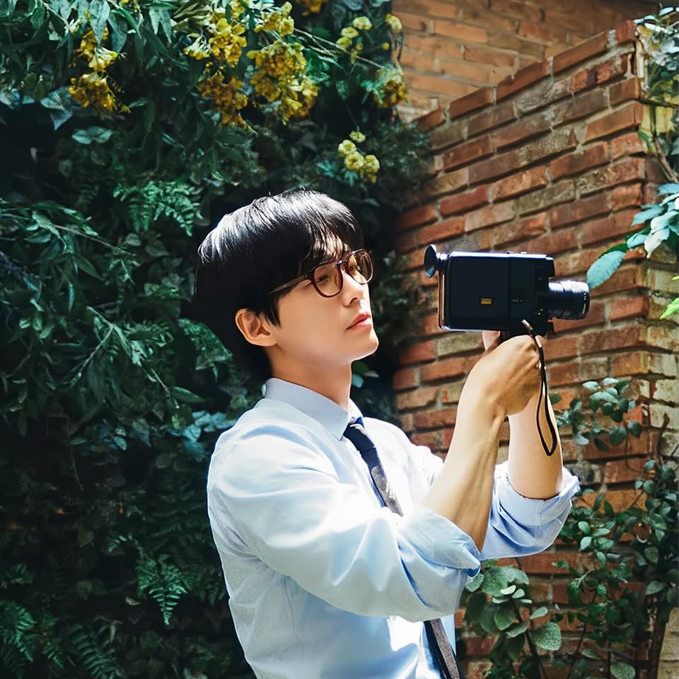 Behind-the-scenes cut of Namkoong Min