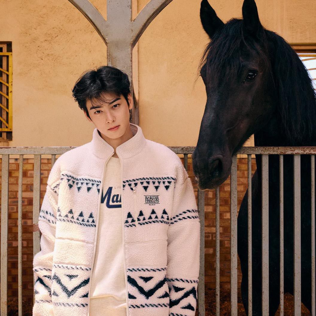 A moment captured by a fan of Cha Eunwoo