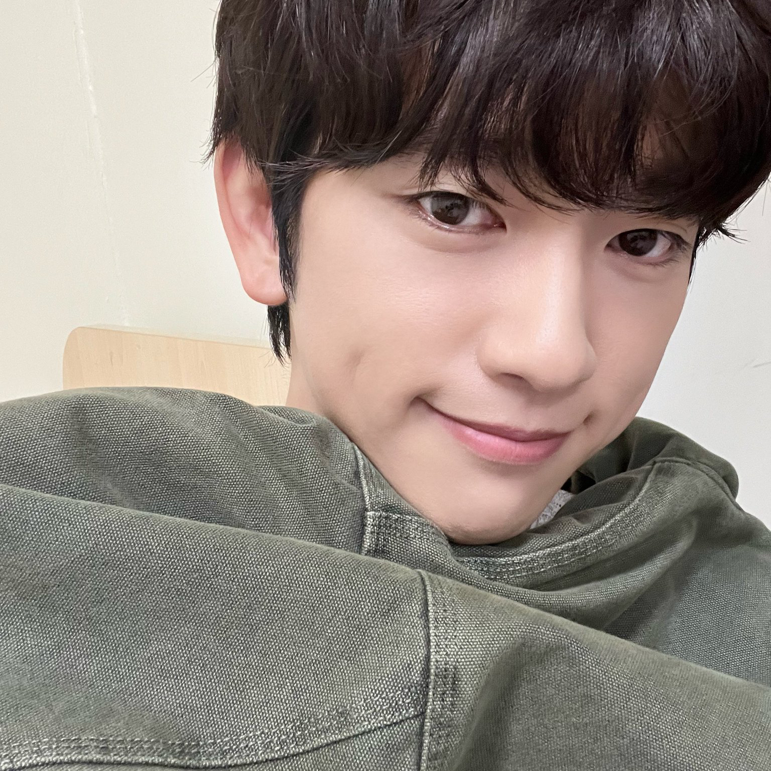 Behind-the-scenes cut of Park Jinyoung