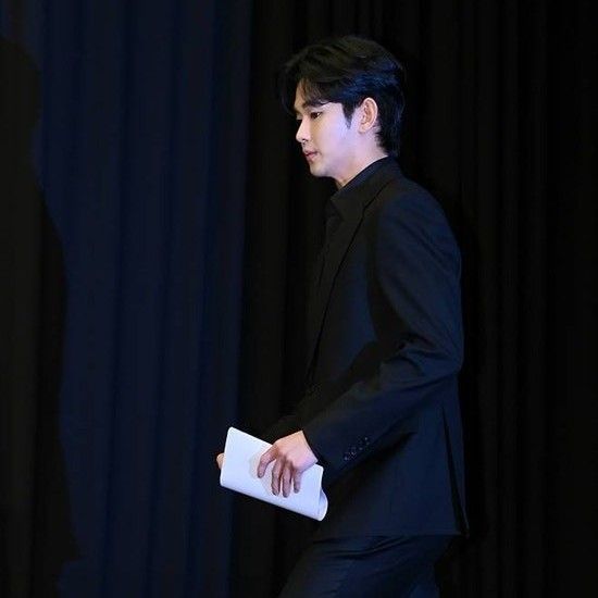 粉絲拍下的金秀賢瞬間