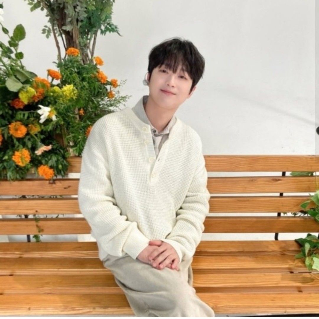 粉丝拍下的李灿元瞬间