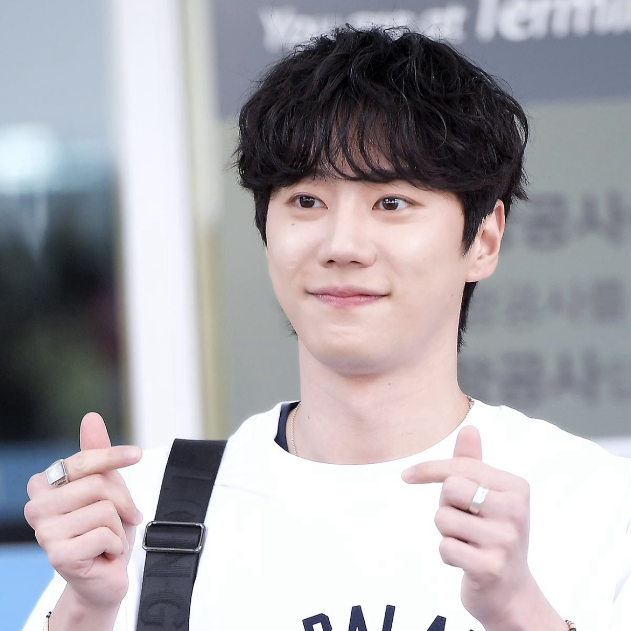 Behind-the-scenes cut of Lee Junyoung