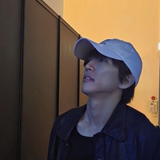 A moment captured by a fan of Lee Seungyoon