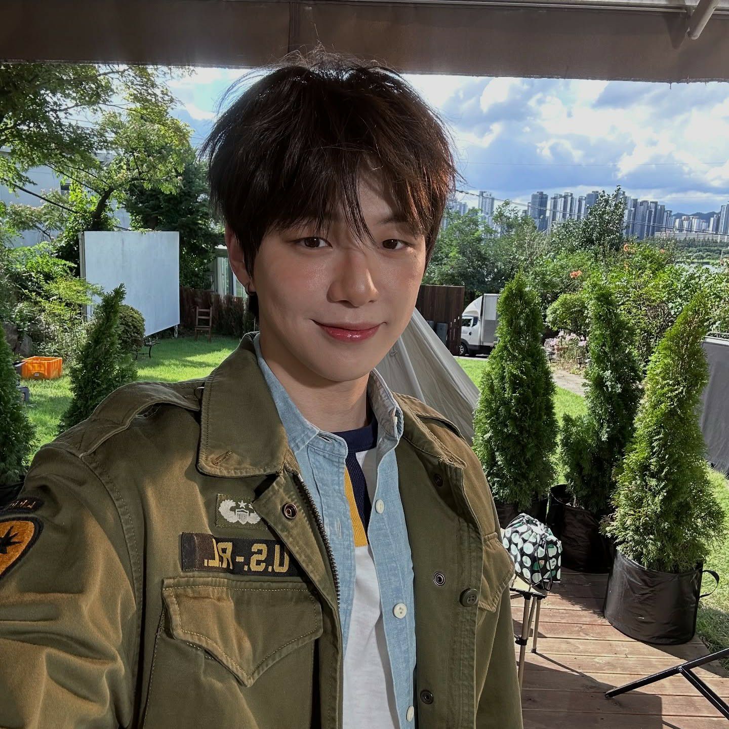 Behind-the-scenes cut of Secret Garden