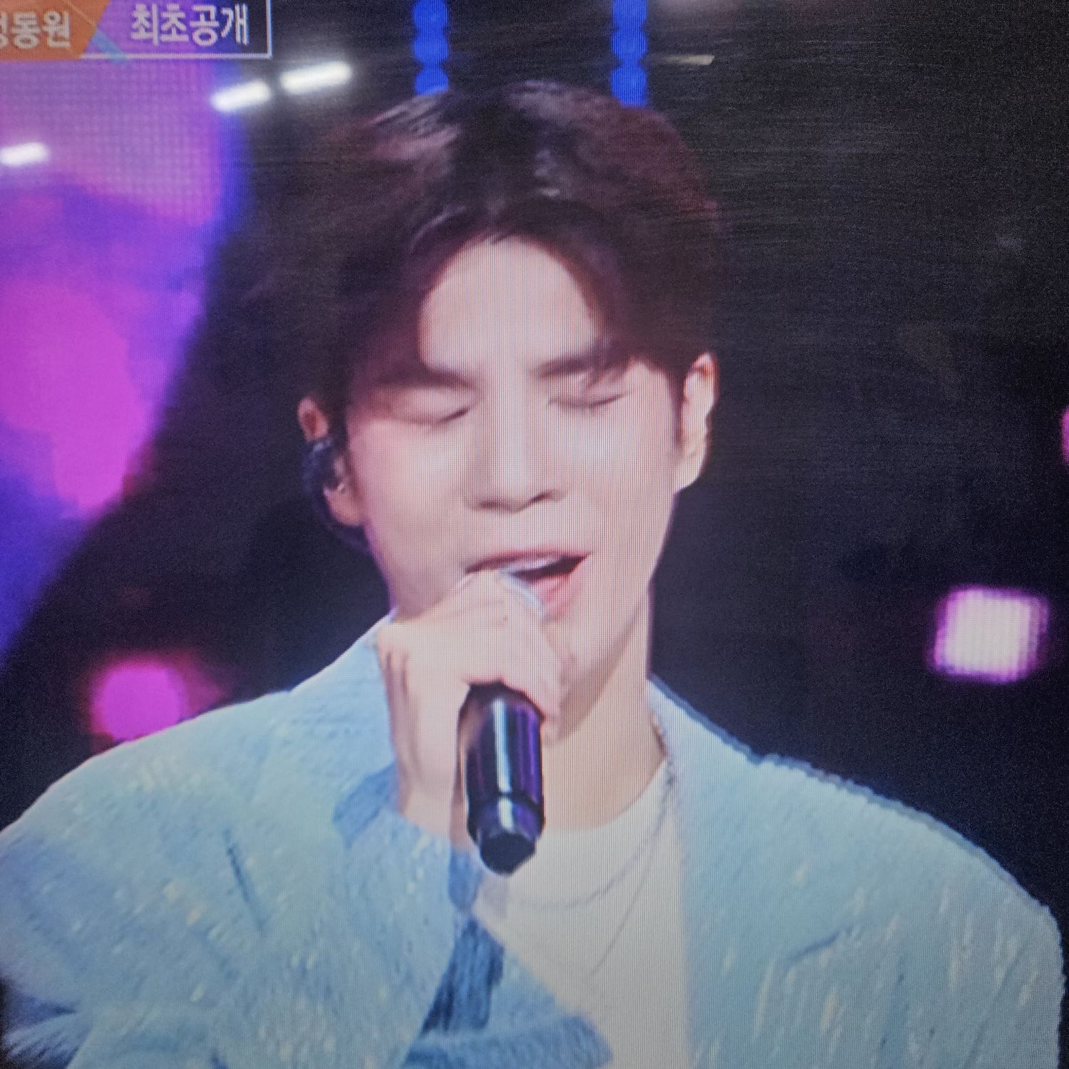 A moment captured by a fan of Jeong Dongwon