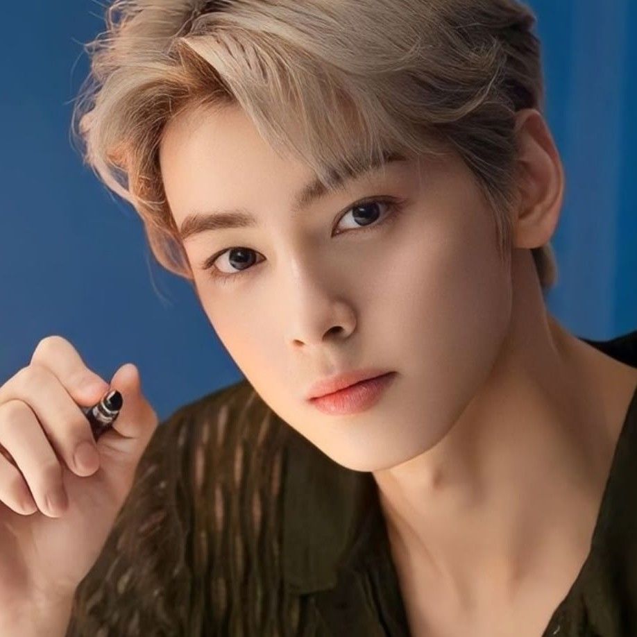 A moment captured by a fan of Cha Eunwoo
