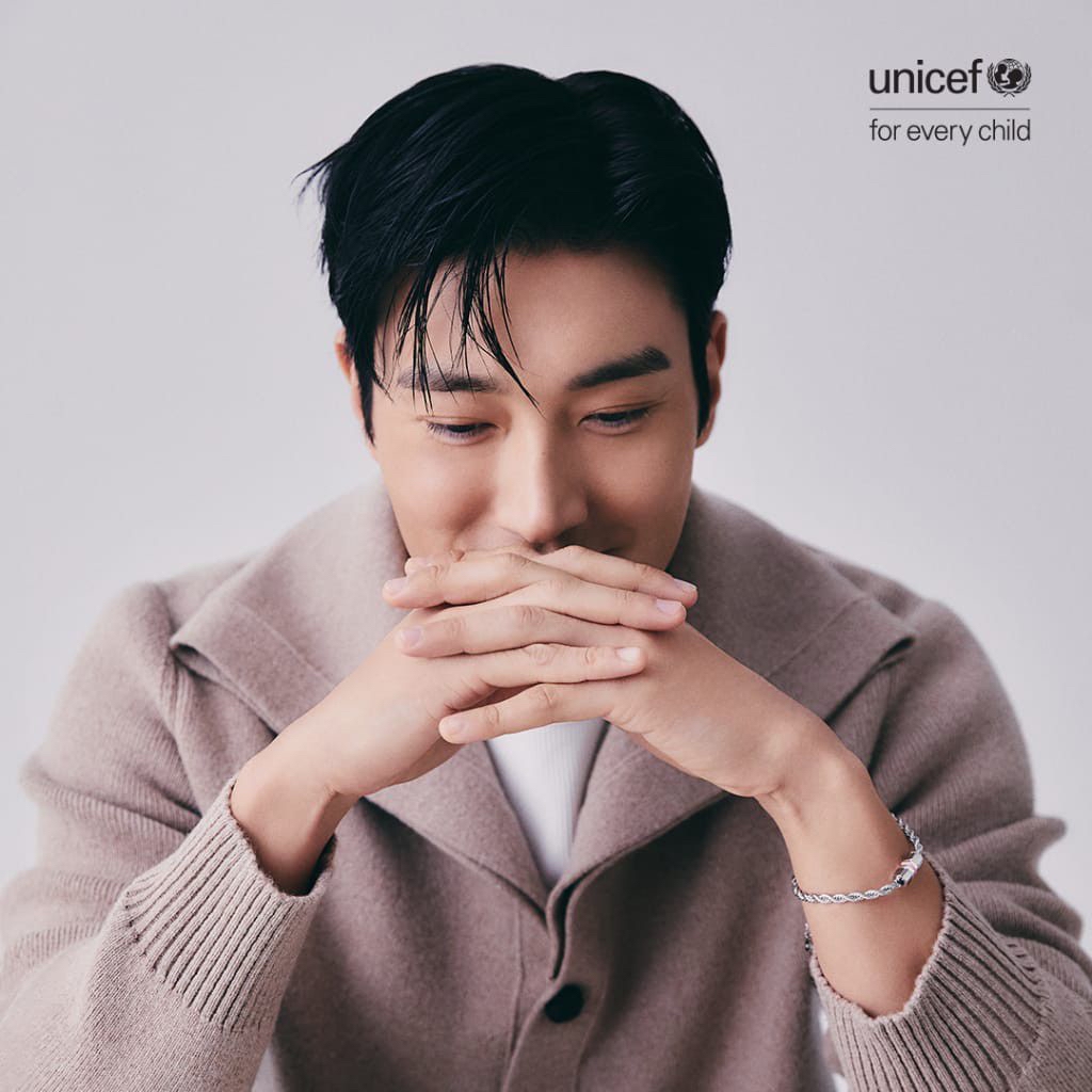 Recent activity shot of Choi Siwon