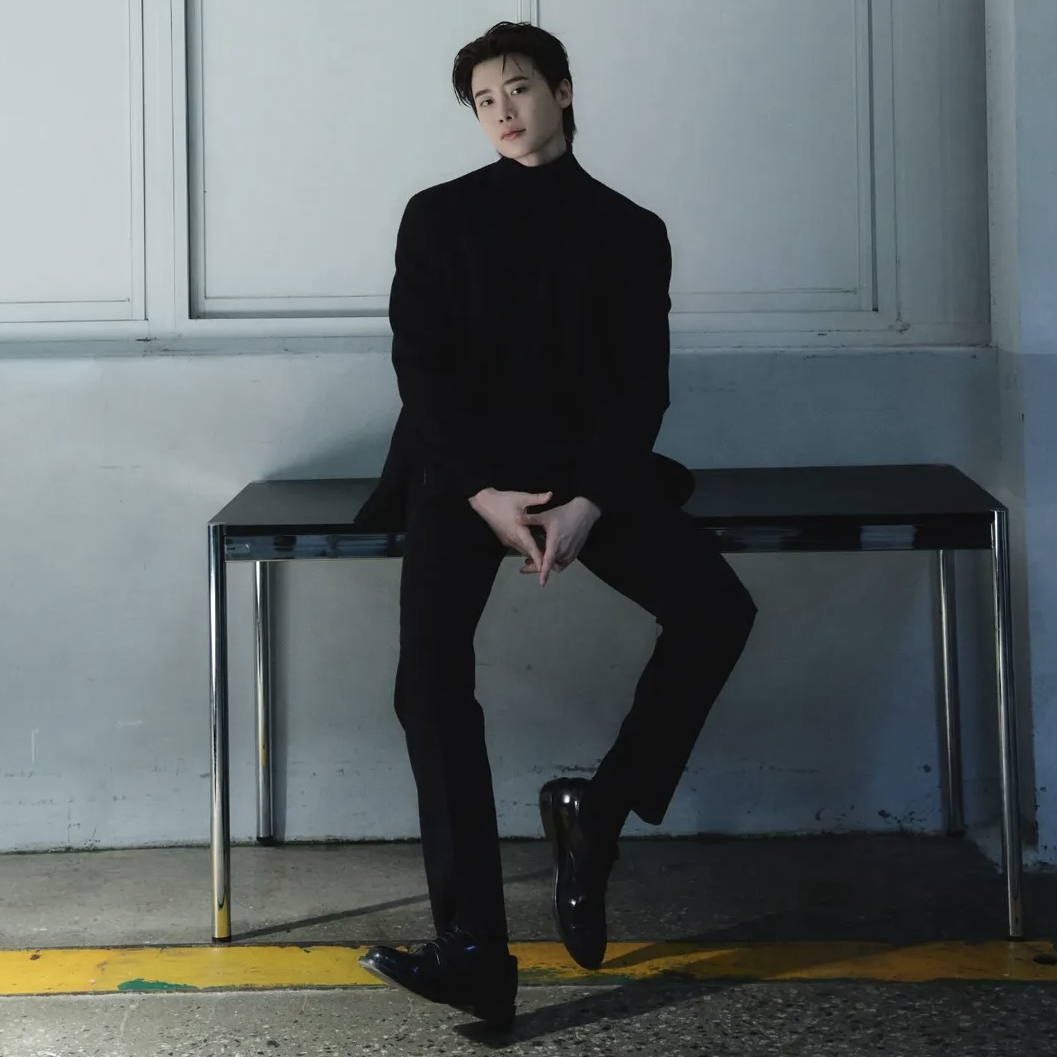 Recent activity shot of Lee Jongsuk