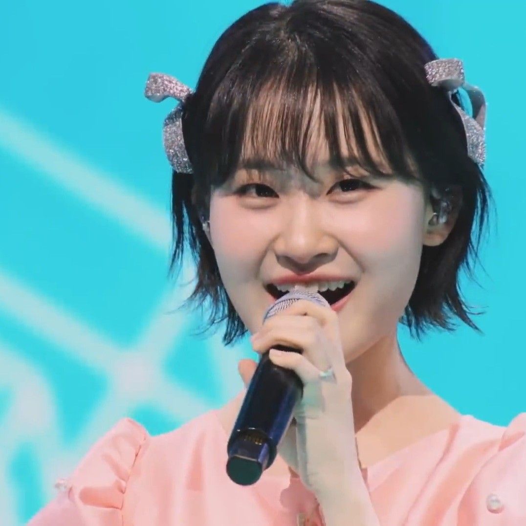 A moment captured by a fan of Kim Dahyun
