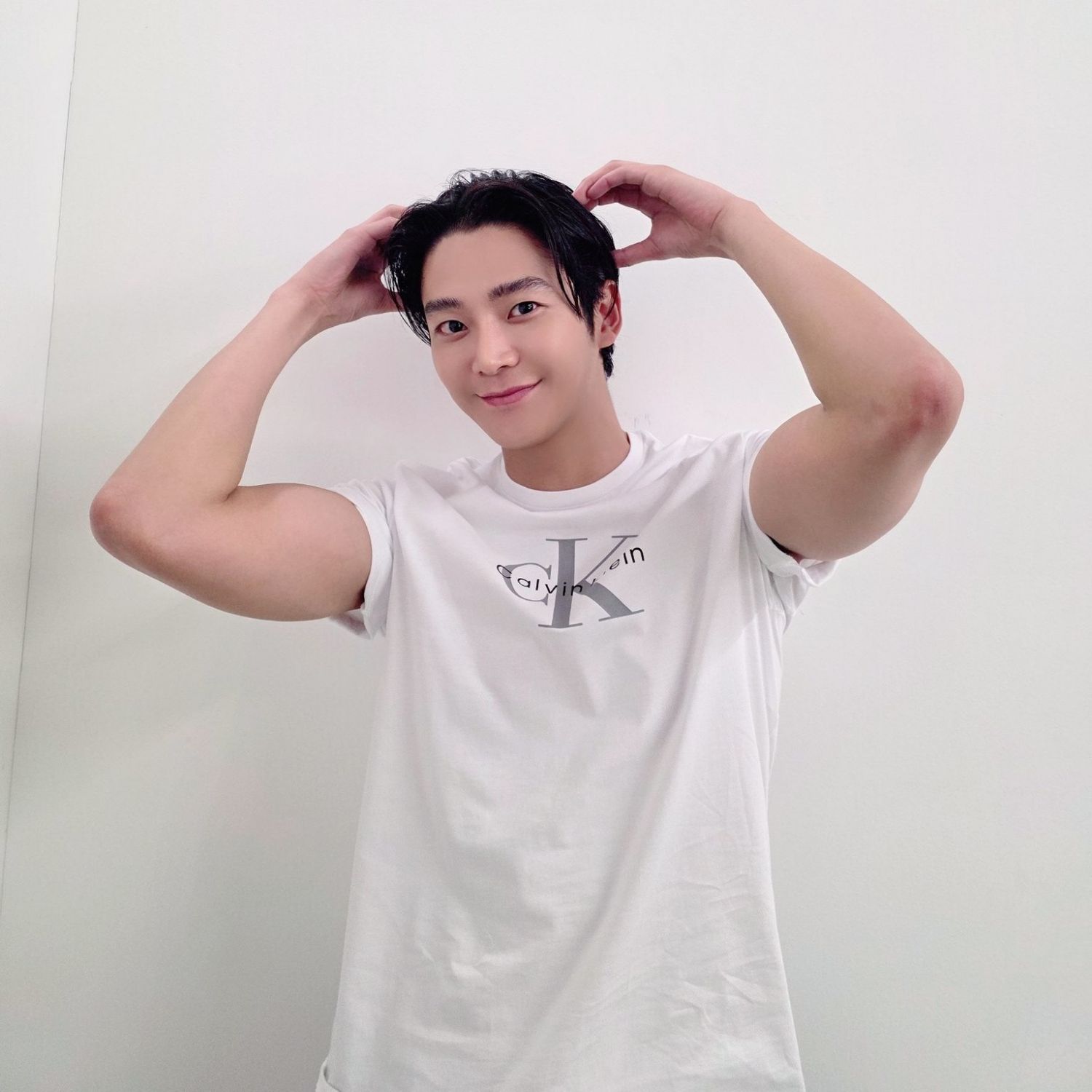 로운의 비하인드 컷